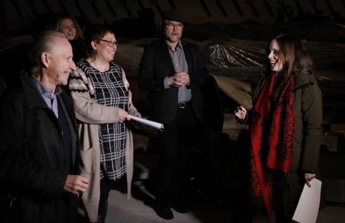 Katrín Jakobsdóttir skoðar menningarsalinn á Selfossi.