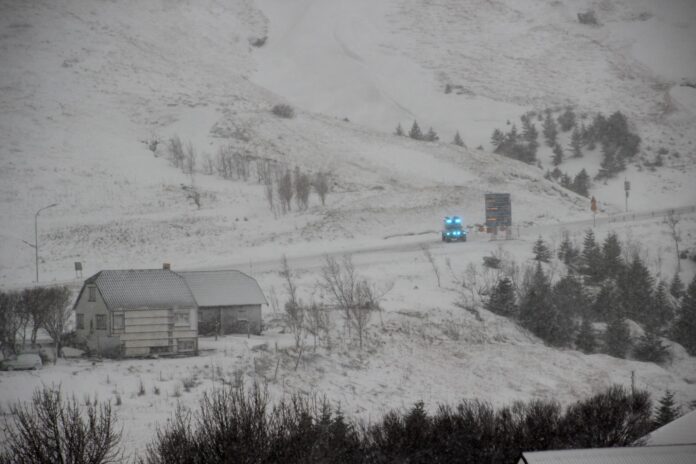 Björgunarsveitin Víkverji er mætt á lokunarpóst við Vík. sunnlenska.is/Sigurður Hjálmarsson
