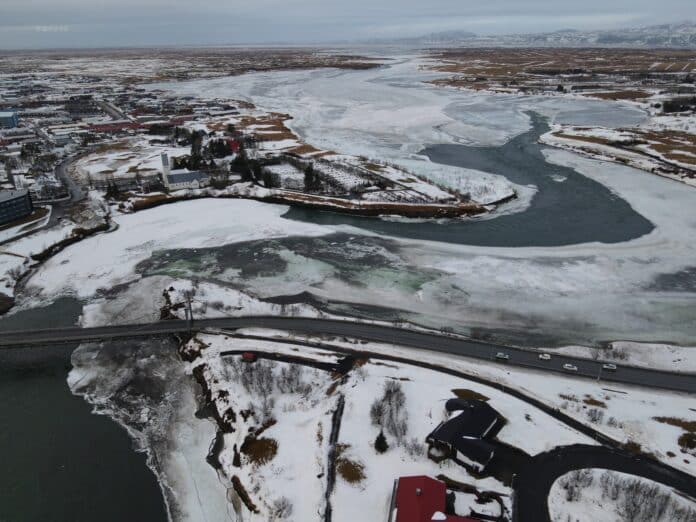 Ölfusá við Selfoss í dag. Ljósmynd/Lögreglan