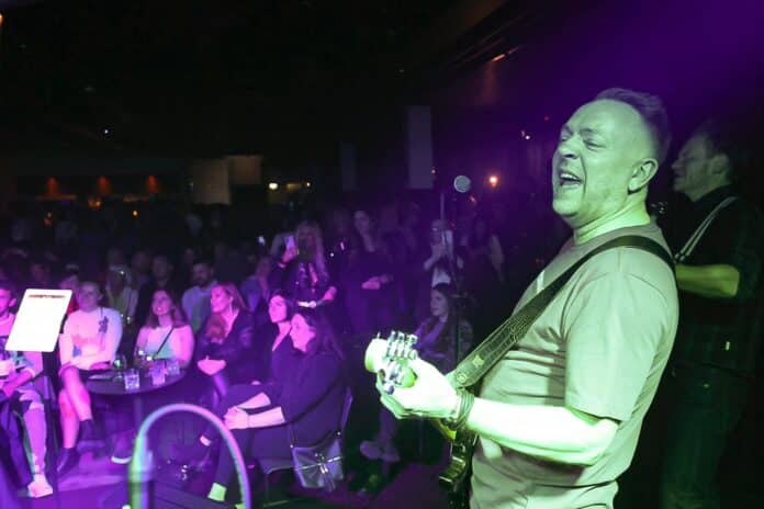 Engin lýsing til (2)