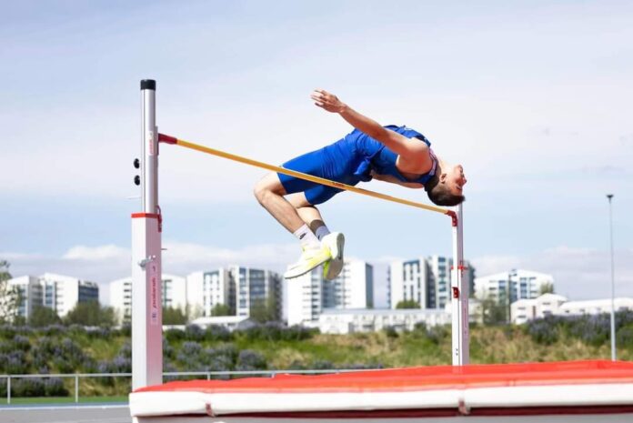 Hjálmar Vilhelm stekkur í hástökki á ÍR-vellinum um helgina. Ljósmynd/FRÍ