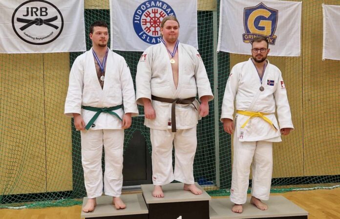 Sigurður Hjaltason sem er núverandi Íslandsmeistari vann sínar viðureignir örugglega og tók gullið í -100kg.