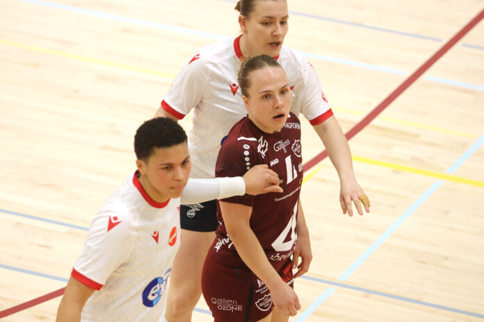 Perla Ruth Albertsdóttir 040124