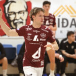 Valur 2 hafði betur í spennuleik