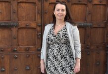 Hékk í lausu lofti í stiganum í Inghól