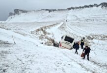 Rúta út í skurð við Reynisfjall