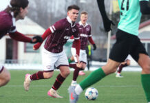 Viðar með þrennu í fyrri hálfleik