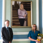 Málverk af Unni Brá afhjúpað á Alþingi
