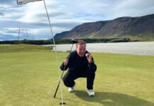 Fór holu í höggi á par 4 holu
