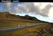 Einn fluttur á slysadeild eftir árekstur í Hveradölum