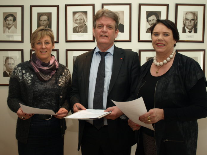 Undirritun_viljayfirl__singar_873757559