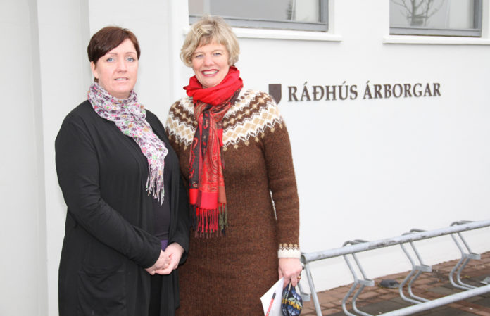 bryndis_aldis_undirskrift_mars2011sigm_438528871