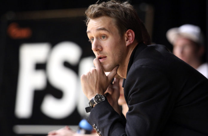 erik_olson111013gk_145063545