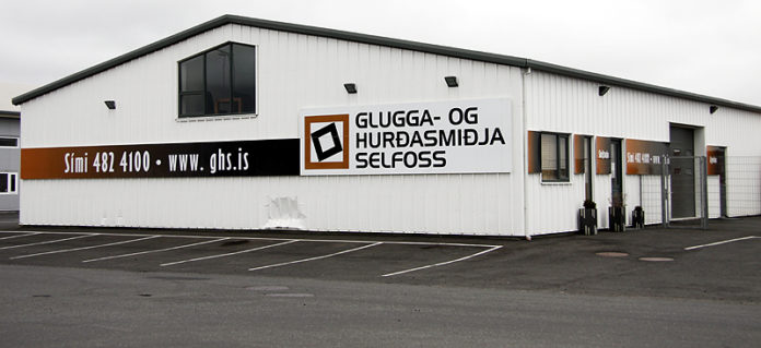 glugga_oghurdasmidjan_419249761