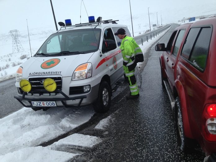 Hellisheiði lokuð.