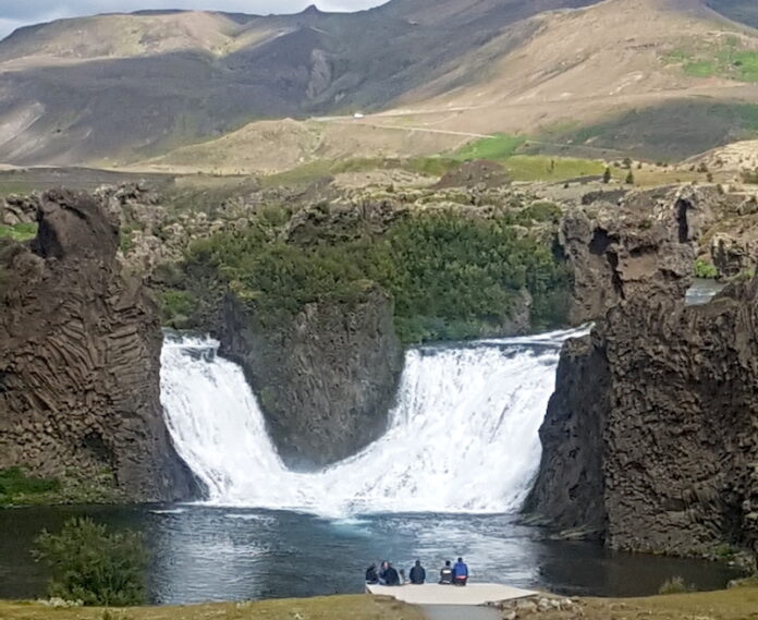 hjalparfoss_326484383