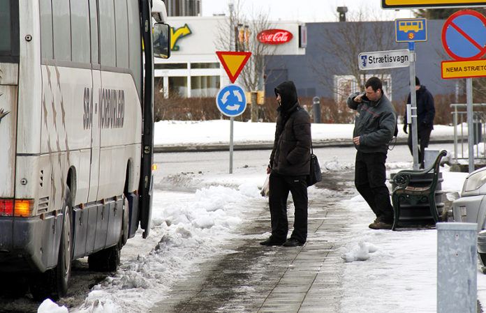 straeto2011aya_809089015