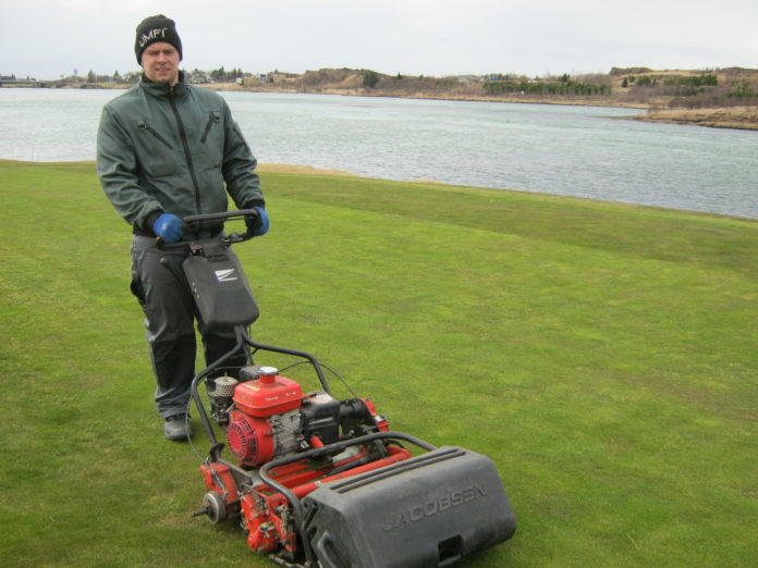 svarfholsvollur_slattur160412gos_795396694