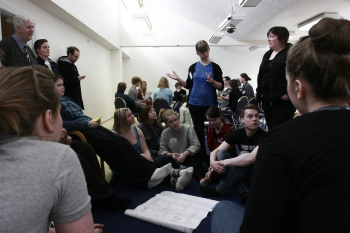 ungt_folk_og_lydraedi___hvolsvollur_936266255